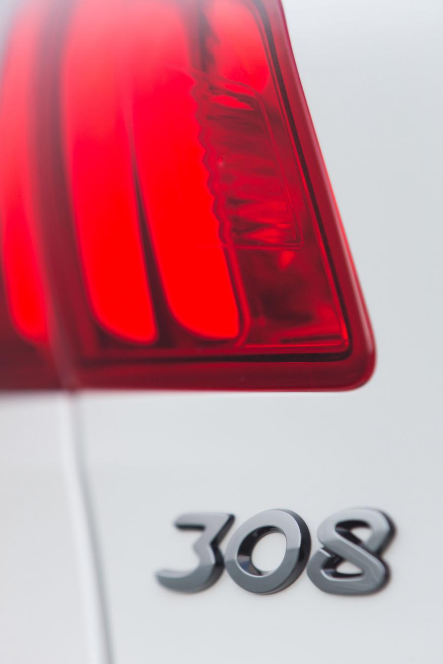 Логотип Peugeot 308 GT Line 2017 года  (WW) (фото 20 из 45)